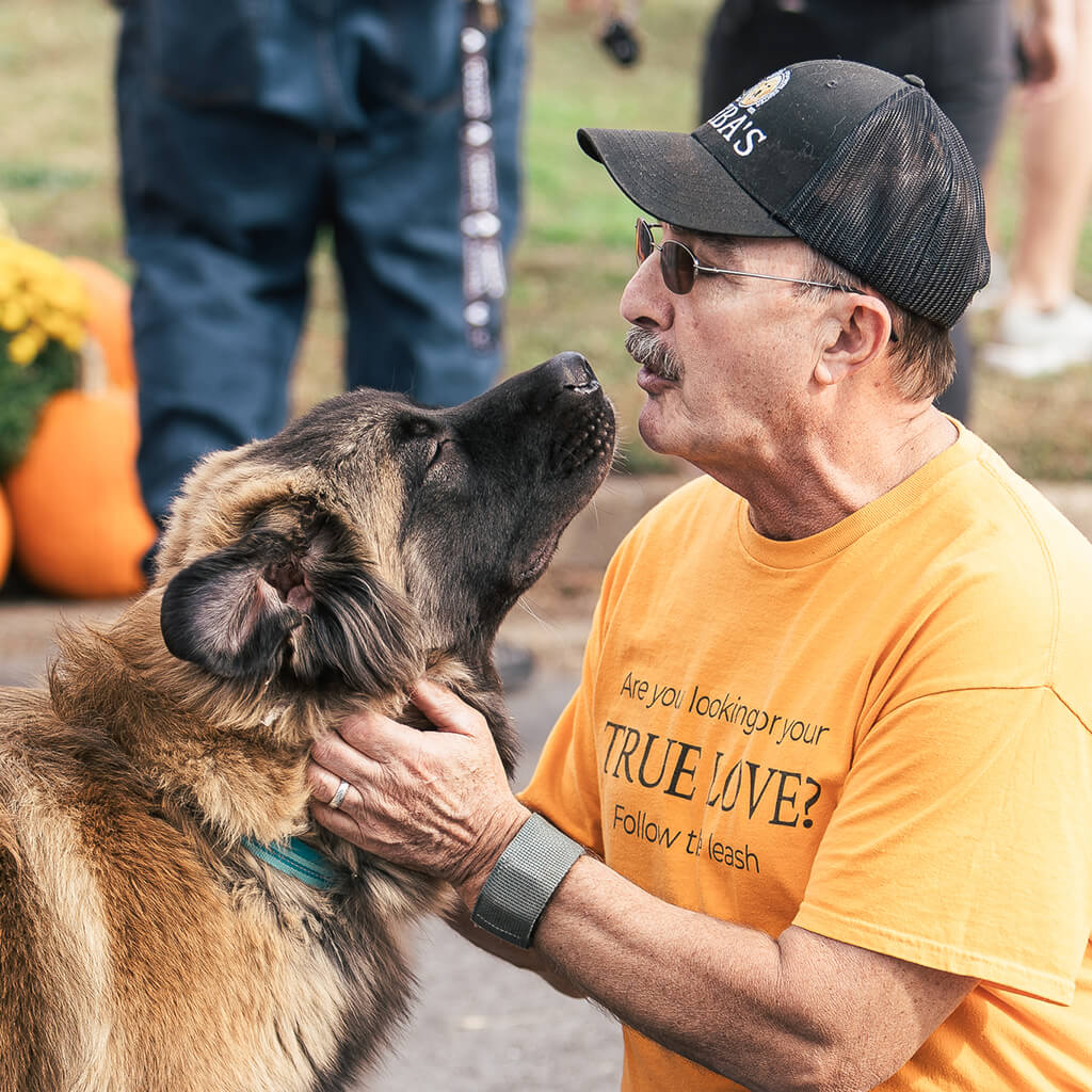 Reba's volunteer kissing dog